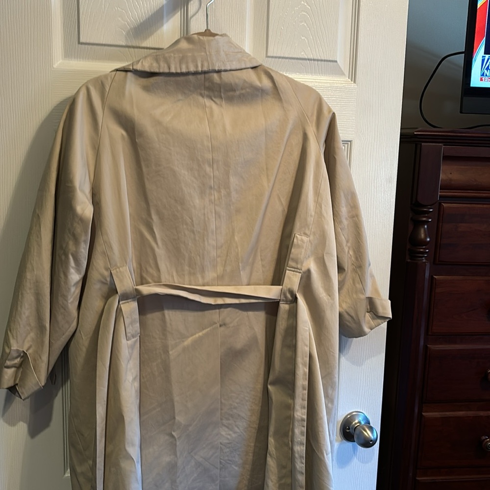 Diane Vin Furstenberg rain jacket - Picture 8 of 12